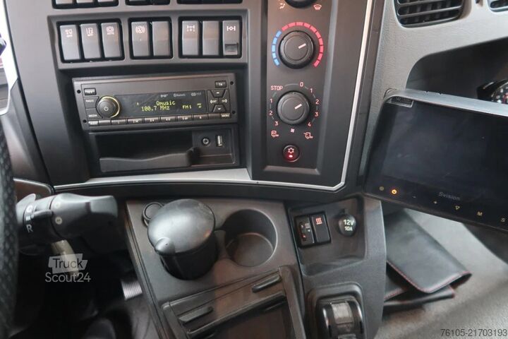 Чемодан Renault D240 Bak met deuren + Klep 2.000 kg. Automaat. ...