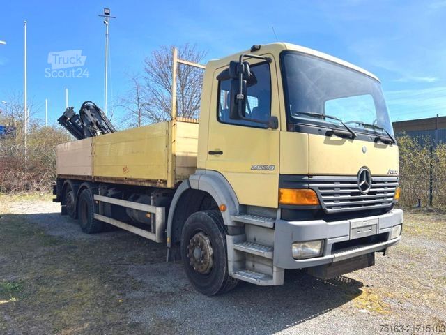 Autocarro con cassone fisso MERCEDES-BENZ Atego 2528 6x2 Pritsche Heckkran Atlas 125, Funk