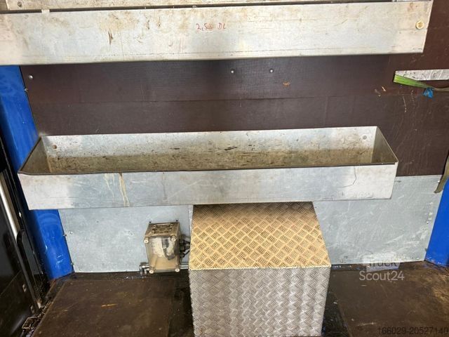 Nízkoložný návěs  Wiese 3-Achs Stufen Sattel mit Auffahrrampe 25T