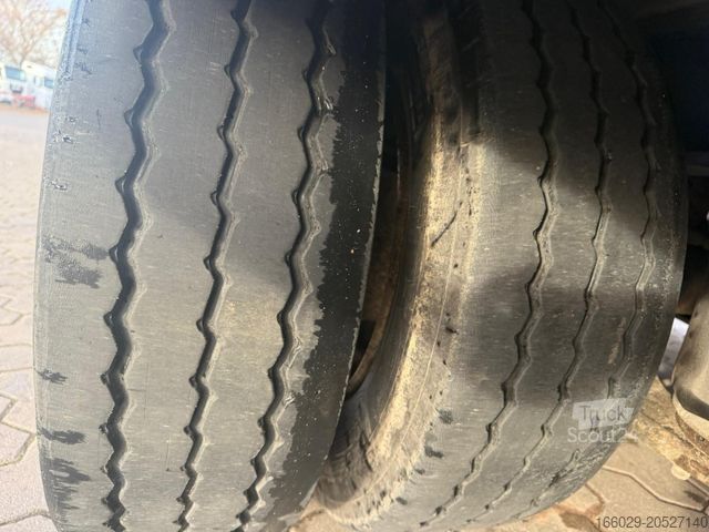 Nízkoložný návěs  Wiese 3-Achs Stufen Sattel mit Auffahrrampe 25T