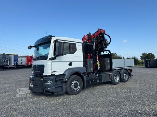 Lastbil med flak MAN 26.470 6x4-4 Hydrodrive Fassi Kran F545 Jib