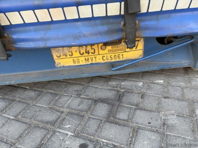 Caroserie interschimbabilă cu platformă și prelată Lag 45