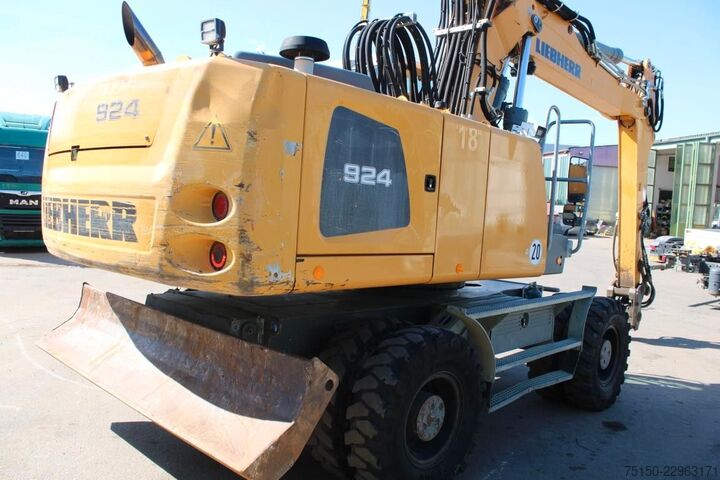 Kolesni bager LIEBHERR A 924 - Nr.: 135