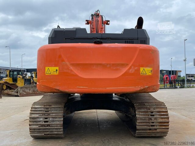 Paletli ekskavatör Hitachi ZX300LC-6