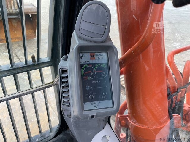 Paletli ekskavatör Hitachi ZX300LC-6