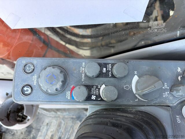 Paletli ekskavatör Hitachi ZX300LC-6