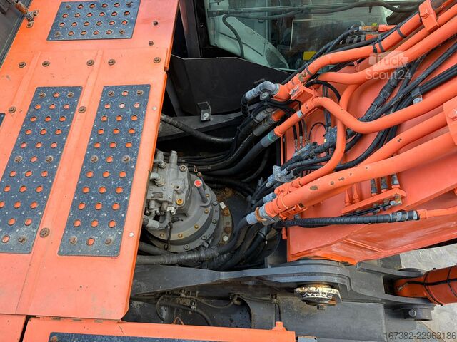 Paletli ekskavatör Hitachi ZX300LC-6