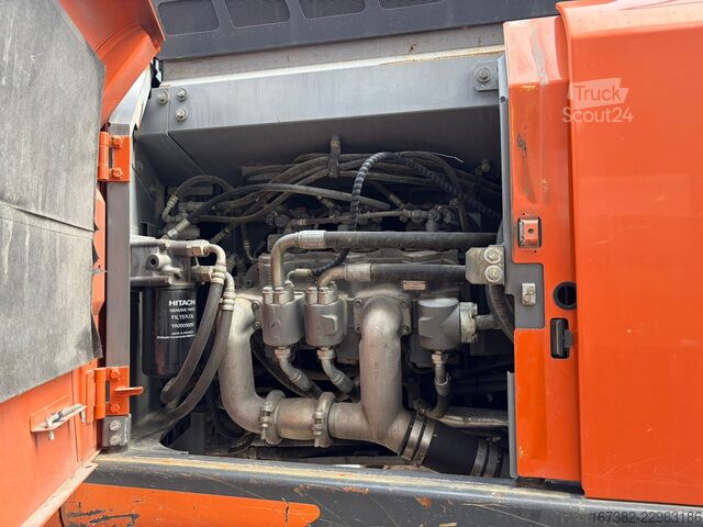 Paletli ekskavatör Hitachi ZX300LC-6