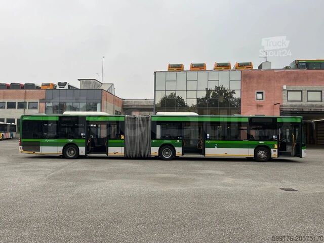 Kĺbový autobus Mercedes-Benz O 530