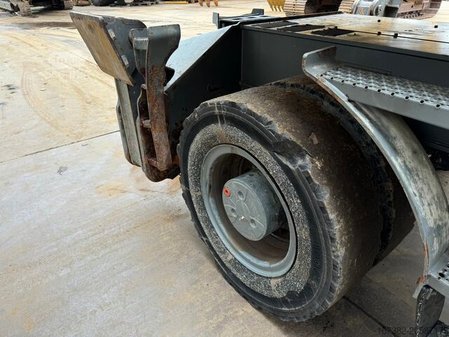 Stroj za ravnanje z materialom Liebherr A904C - Material Handler