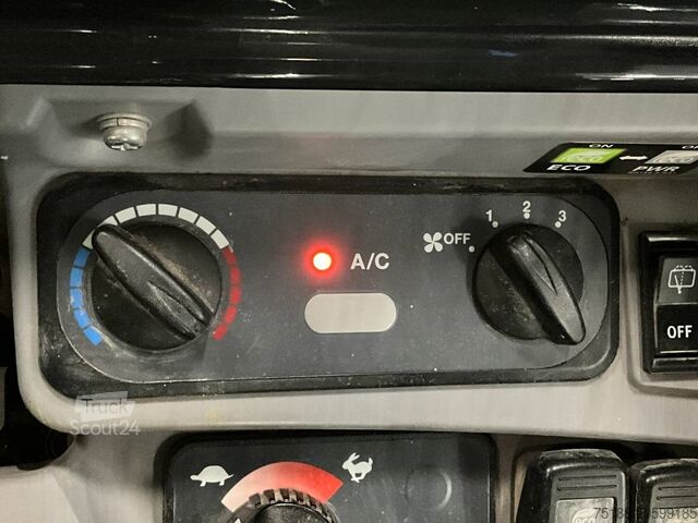 Minikoparka Kubota KX 042-4