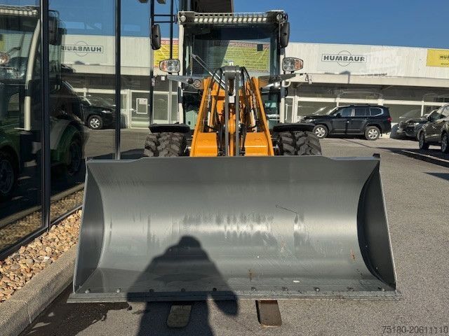 Погрузчик с колёсным шасси LIEBHERR 506 Compact Radlader Knicklenker Allrad