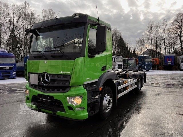 Haakarm vrachtwagen MERCEDES-BENZ Arocs 2643 Mit Meiller Abrollkipper Top