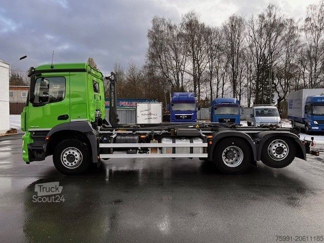 Haakarm vrachtwagen MERCEDES-BENZ Arocs 2643 Mit Meiller Abrollkipper Top