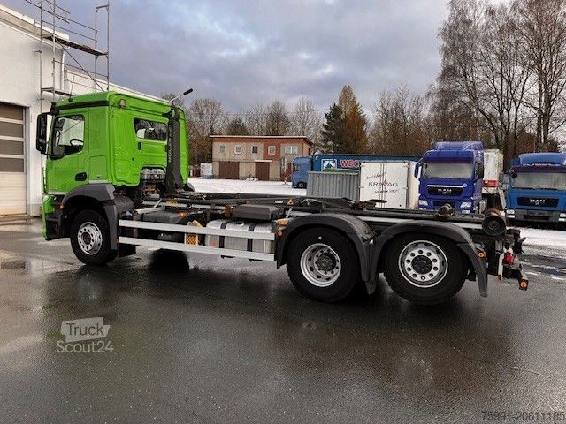 Haakarm vrachtwagen MERCEDES-BENZ Arocs 2643 Mit Meiller Abrollkipper Top