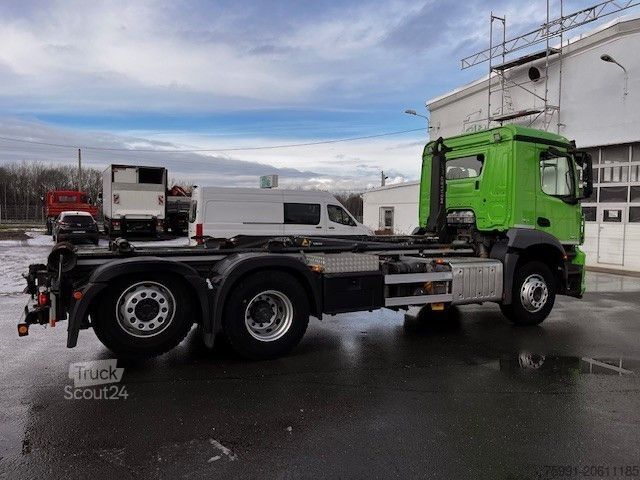 Haakarm vrachtwagen MERCEDES-BENZ Arocs 2643 Mit Meiller Abrollkipper Top