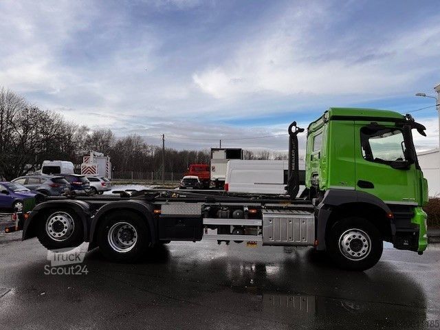 Haakarm vrachtwagen MERCEDES-BENZ Arocs 2643 Mit Meiller Abrollkipper Top