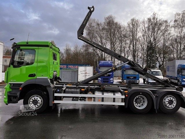 Haakarm vrachtwagen MERCEDES-BENZ Arocs 2643 Mit Meiller Abrollkipper Top