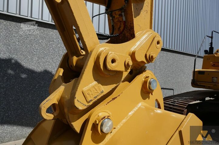 Paletli ekskavatör Caterpillar 320FL