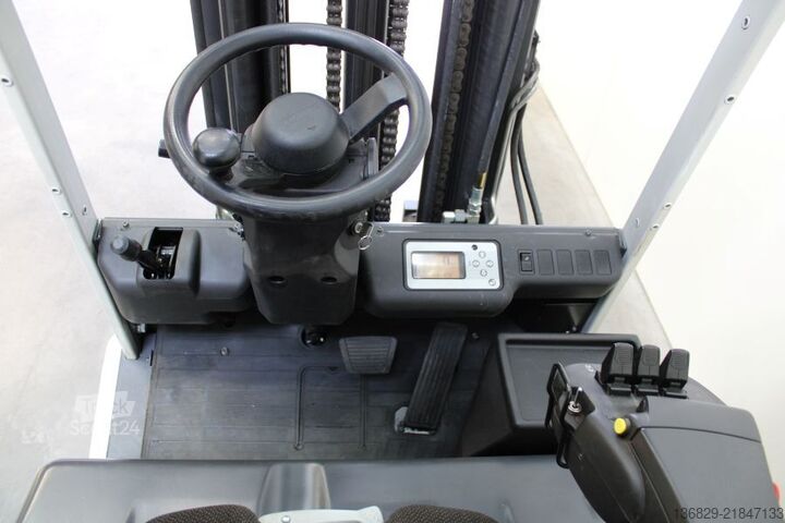 رافعة شوكية أمامية UniCarriers G-1-Q-2-L-30-Q