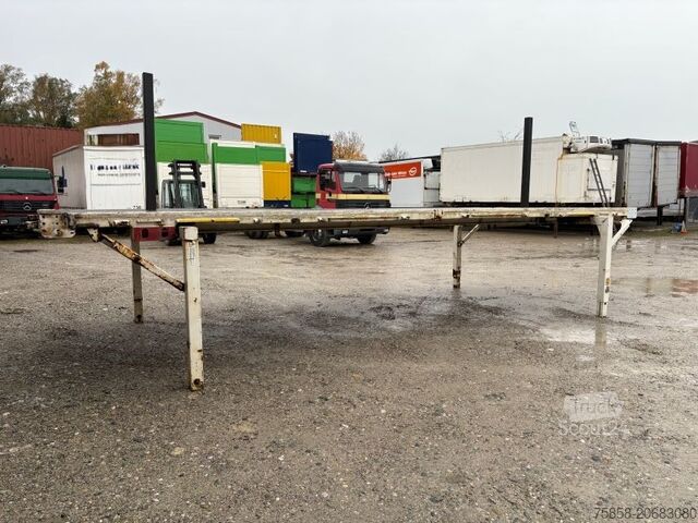 Відкритий змінний корпус Krone Plattform 7,45m mit Steckrungen mittig