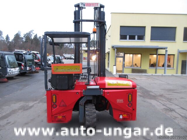 Viličar nameščen na tovornjak Moffett M4 M25.4 4-Wege Mitnahmestapler Allrad G