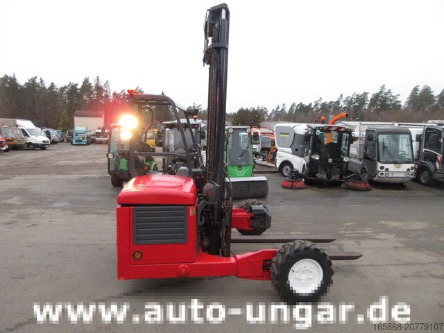 Viličar nameščen na tovornjak Moffett M4 M25.4 4-Wege Mitnahmestapler Allrad G