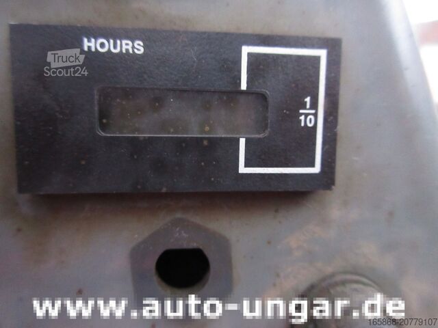 Viličar nameščen na tovornjak Moffett M4 M25.4 4-Wege Mitnahmestapler Allrad G