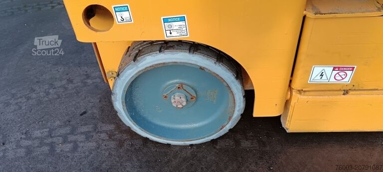 Scissor lift Haulotte Compact 14 - 14 m, electric