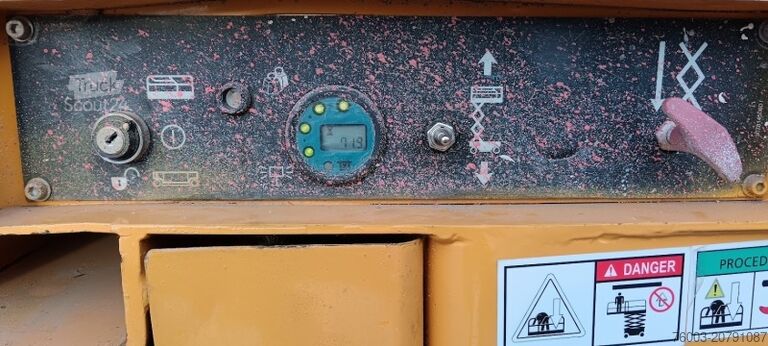 Scissor lift Haulotte Compact 14 - 14 m, electric