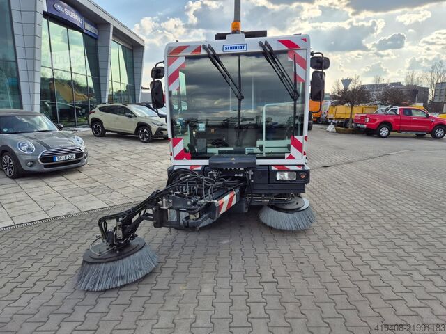 Ielu tīrīšanas mašīna Schmidt Cleango 400 / SUPER CONDITION / 3 brush