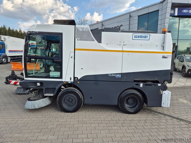 Ielu tīrīšanas mašīna Schmidt Cleango 400 / SUPER CONDITION / 3 brush