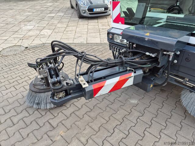 Ielu tīrīšanas mašīna Schmidt Cleango 400 / SUPER CONDITION / 3 brush