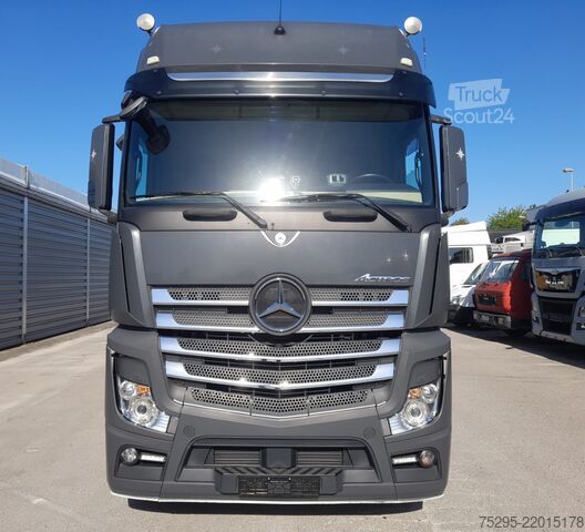 Samochód ciężarowy typu furgon Mercedes-Benz Actros  1842 Möbel Koffer GIGA Space LBW Retarder