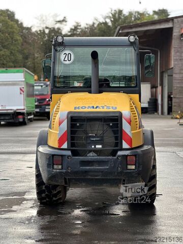 Kerekes rakodó KOMATSU WA70-6 Radlader inkl. Gabel Schaufel 2013 45kW