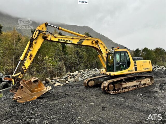 Gosenični bager Komatsu PC240LC-6K Crawler Excavator w/ Digging Bucket.