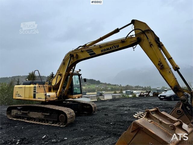 Gosenični bager Komatsu PC240LC-6K Crawler Excavator w/ Digging Bucket.