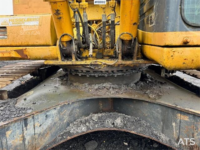 Gosenični bager Komatsu PC240LC-6K Crawler Excavator w/ Digging Bucket.