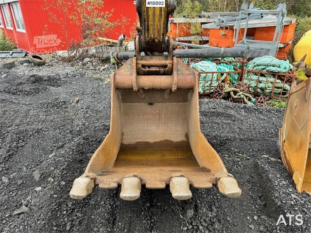 Gosenični bager Komatsu PC240LC-6K Crawler Excavator w/ Digging Bucket.