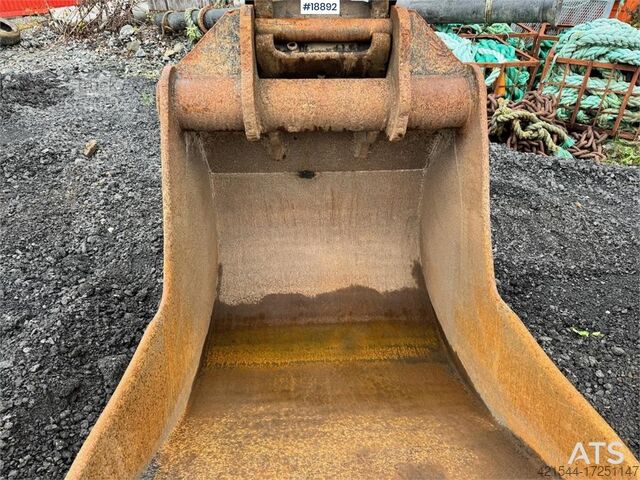 Gosenični bager Komatsu PC240LC-6K Crawler Excavator w/ Digging Bucket.