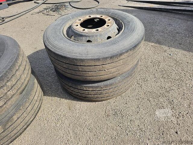 2014 BRIDGETONE ȘI ALTELE 8 ANVELOPE PENTRU REMORCĂ FOLOSITE DIMENSIUNEA 265/70 R19.5 CU JANTĂ BRIDGETONE AND OTHERS 8 USED TRAILER TIRES  SIZE 265/70 R19.5 WITH RIM