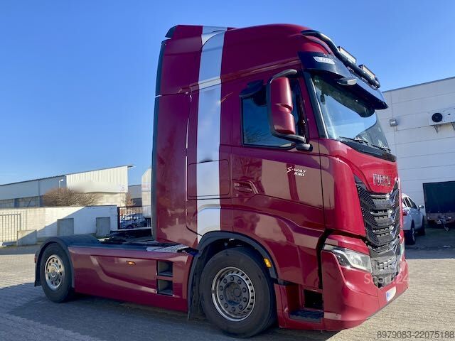 Trattore stradale standard Iveco S Way 530