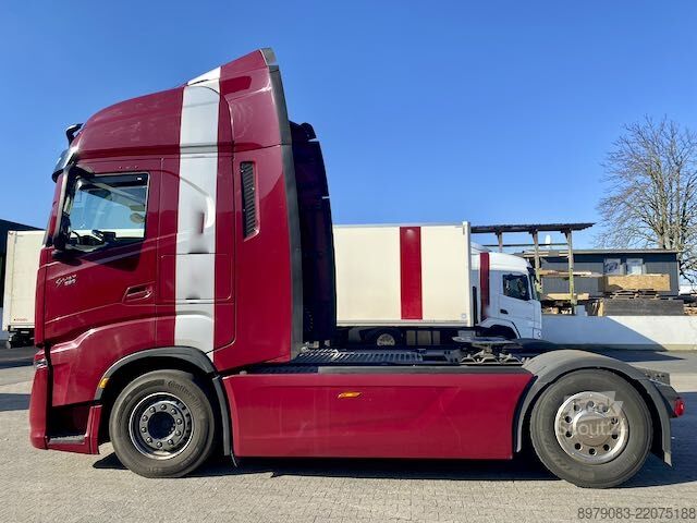 Trattore stradale standard Iveco S Way 530