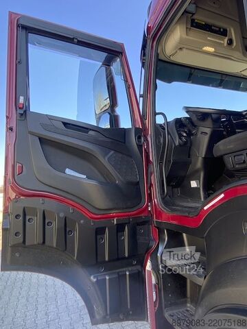Trattore stradale standard Iveco S Way 530