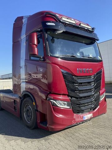 Trattore stradale standard Iveco S Way 530