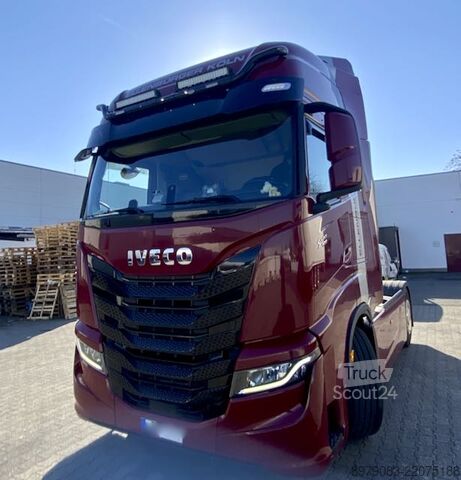 Trattore stradale standard Iveco S Way 530