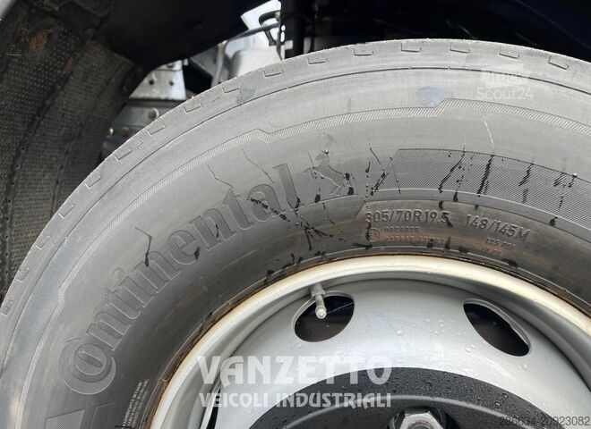 IVECO 160E25 KAMION SA FURGONOM I HIDRAULIČNOM PLATFORMOM Iveco EUROCARGO 160E25