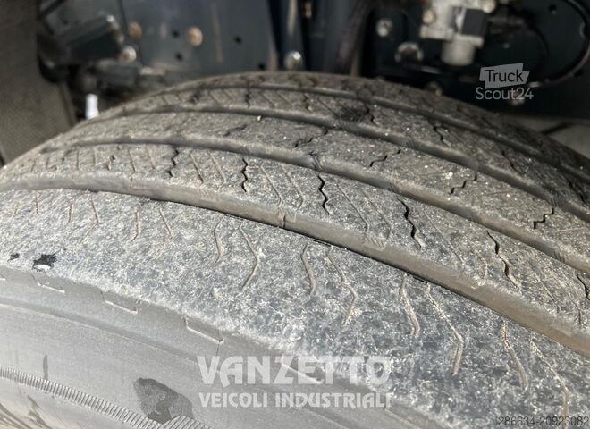 IVECO 160E25 KAMION SA FURGONOM I HIDRAULIČNOM PLATFORMOM Iveco EUROCARGO 160E25