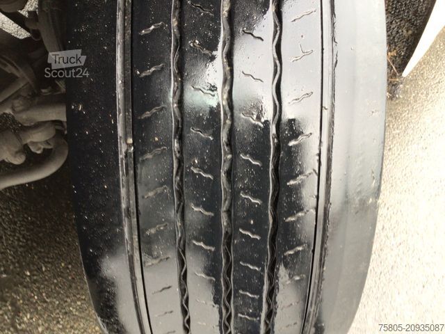 Standardowy ciągnik siodłowy DAF XF 106.510