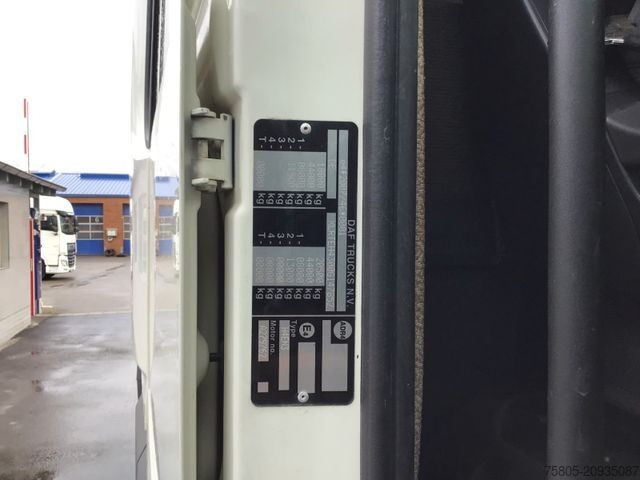 Standardowy ciągnik siodłowy DAF XF 106.510